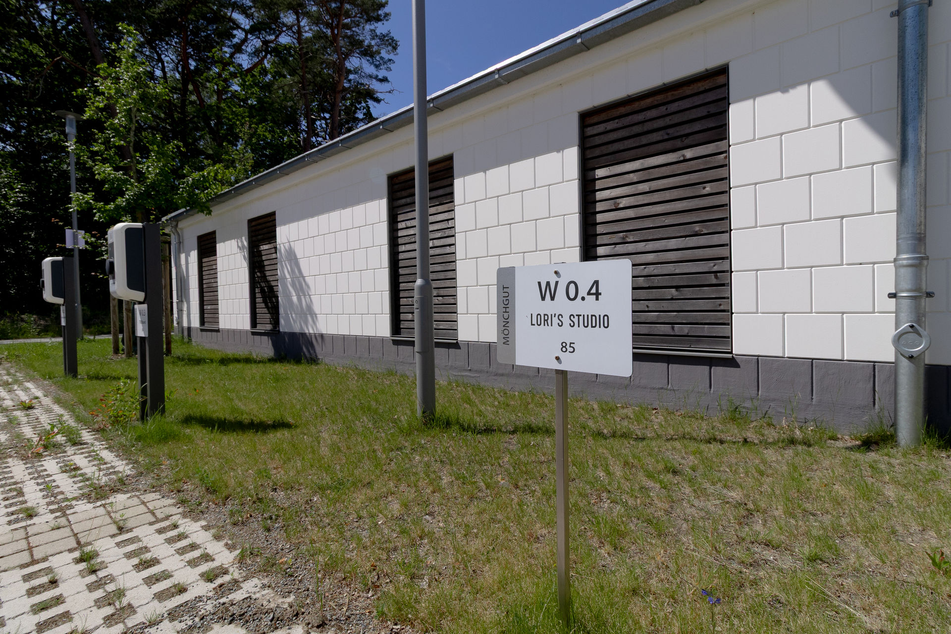 Wegweiser W 0.4, LORI'S STUDIO